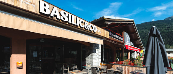 Façade et terrasse de la pizzeria Basilic & Co Bourg-Saint-Maurice