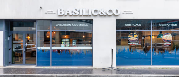Façade de la pizzeria Basilic & Co Lyon (Gorge de Loup)