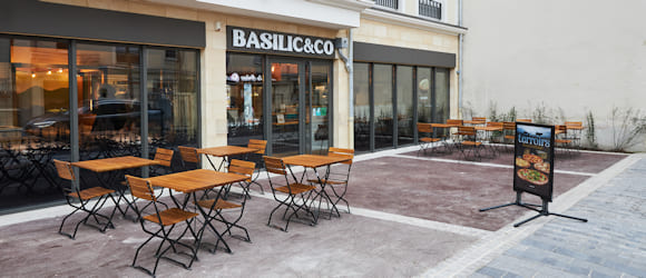 Façade extérieure et terrasse de la pizzeria Basilic & Co Sartrouville (Jaurès)