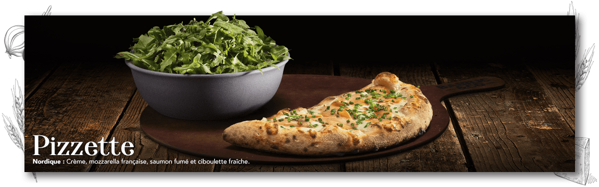 Une pizzette Nordique Basilic & Co et une salade composée posés sur une planche en bois.