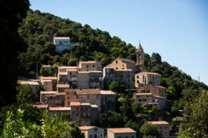 Village perché Corse - Road trip producteurs Basilic & Co